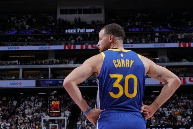 APP-库里与乔丹&amp;科比最大不同？利文：他从不压力队友