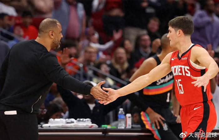 APP-谢泼德征服乌度卡！轰18分携手KD拯救申京 3大理由让他值得被重用|火箭|凯文·杜兰特|艾米-乌度卡|休斯敦火箭队|费城76人队_新浪体育_新浪新闻