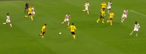 APP-【德超杯】莱万双响 穆勒破门 拜仁3比1胜多特夺冠